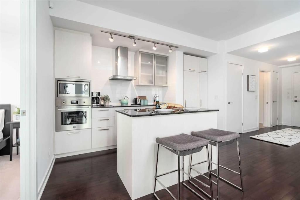 New Superior Lakeview Luxury 3-Bedroom Suite On 48 Floor トロント エクステリア 写真