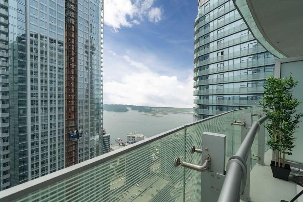 New Superior Lakeview Luxury 3-Bedroom Suite On 48 Floor トロント エクステリア 写真
