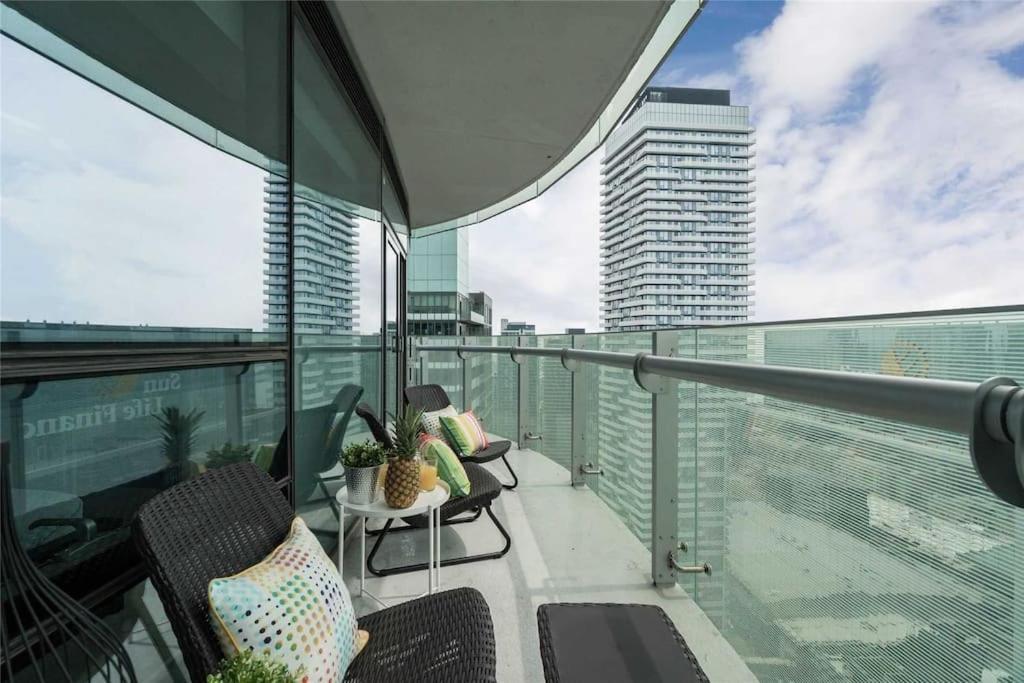 New Superior Lakeview Luxury 3-Bedroom Suite On 48 Floor トロント エクステリア 写真