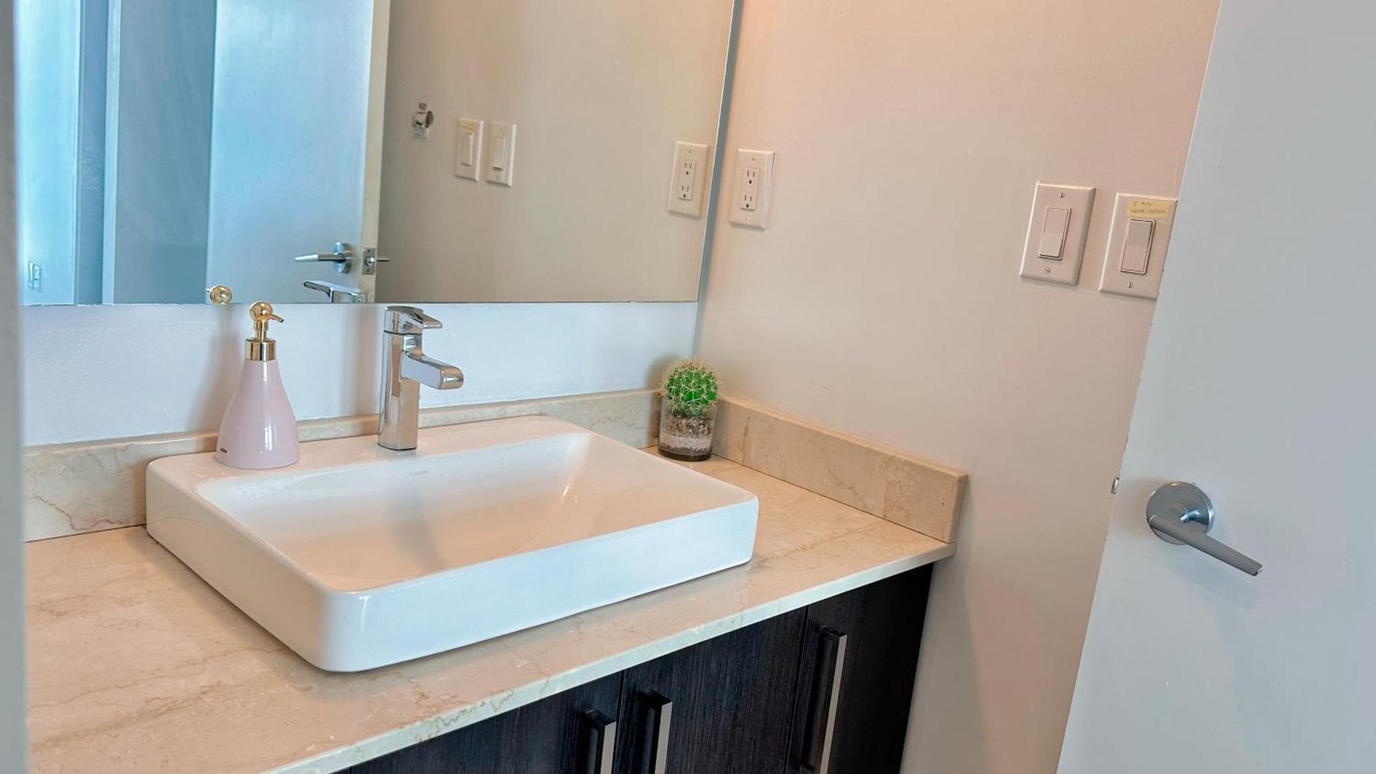 New Superior Lakeview Luxury 3-Bedroom Suite On 48 Floor トロント エクステリア 写真